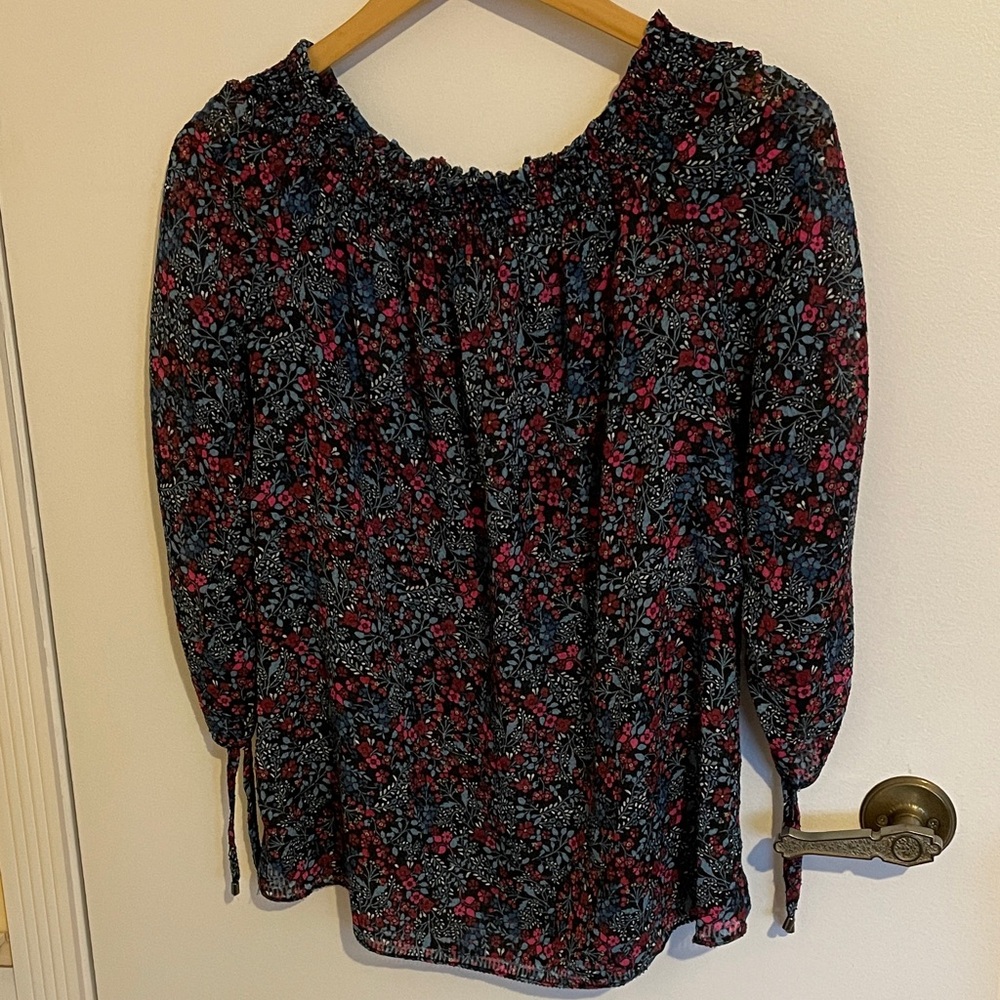 Size L Libby Edelman Red, Blue and Black Floral Blouse